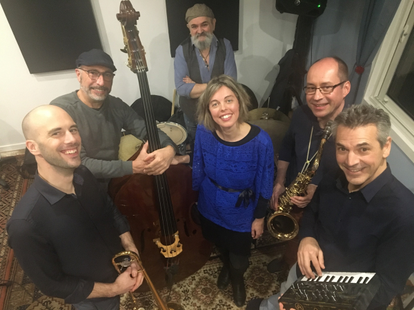 LiThAnA, sextet à l'univers unique où le smooth jazz rencontre l'âme de la chanson française. Leurs créations originales offrent un espace musical feutré et dynamique, empreint de douceur pour mieux être incisif.